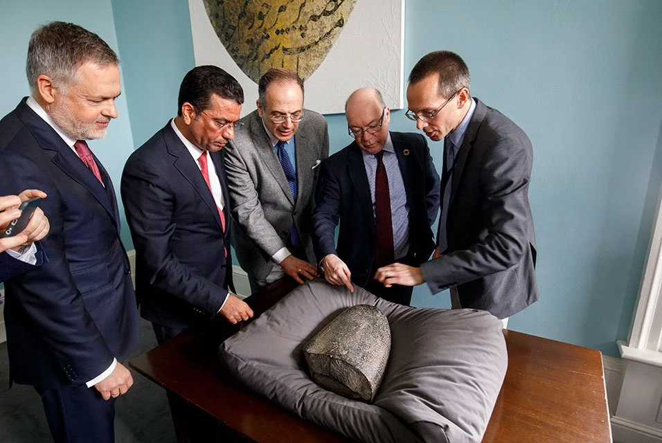 "UK returns 3,000-year-old tablet looted during Iraq War"