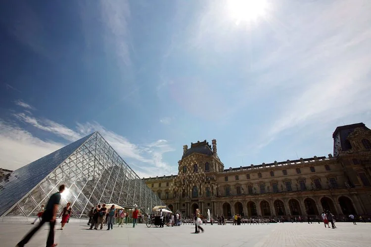 The Louvre’s Staff Forces the Museum to Close Its Doors and Venice Becomes a Ghost Town as Coronavirus Hits Tourism