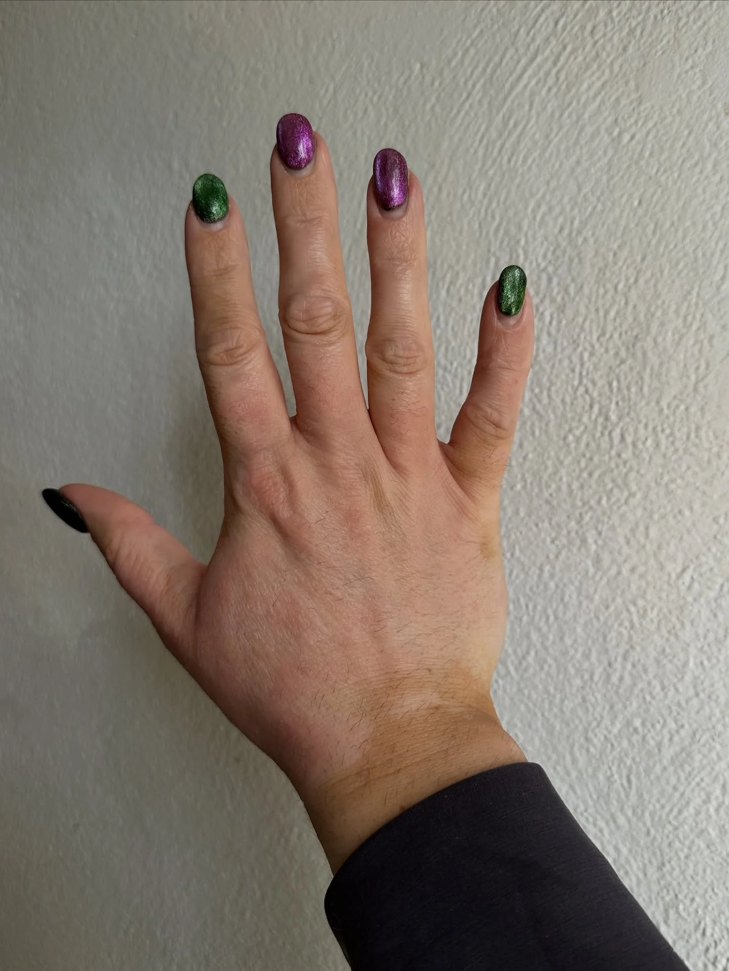 Hi I&rsquo;m Ariel 👋 and I&rsquo;m a spray tan artist that can&rsquo;t be spray tanned.

I have eczema, so I decided to get a tan to show you what an active flare up will end up looking like. My hands were done with clear solution which is what a lo