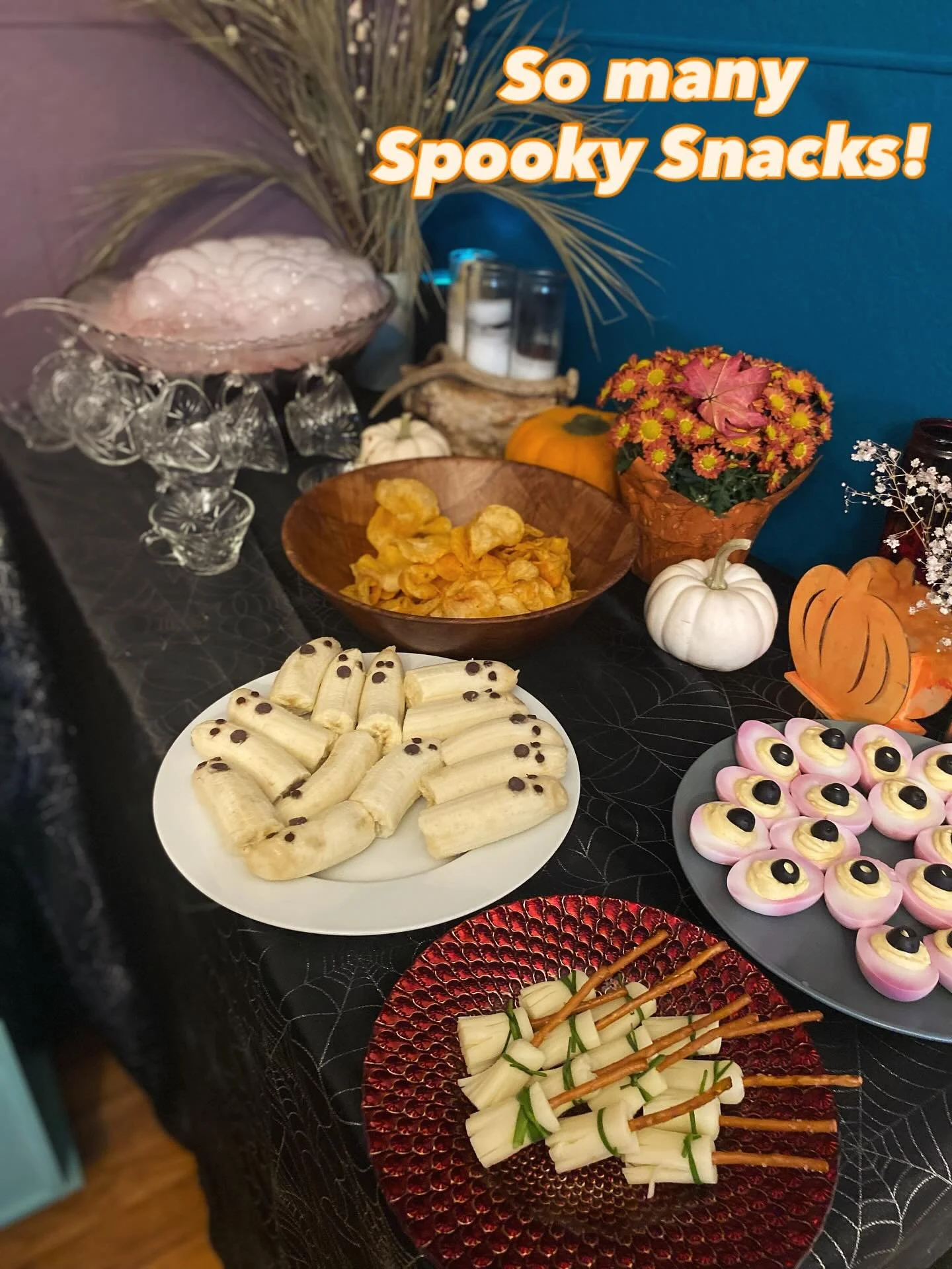 🎃 Big thanks to Wildwood Folkschool and everyone who came out for the Pumpkin Carving and Halloween Party last Sunday! Charlie outdid themselves and made an elaborate array of Spooky Snacks and even personal ghost pizzas to order! There were pumpkin