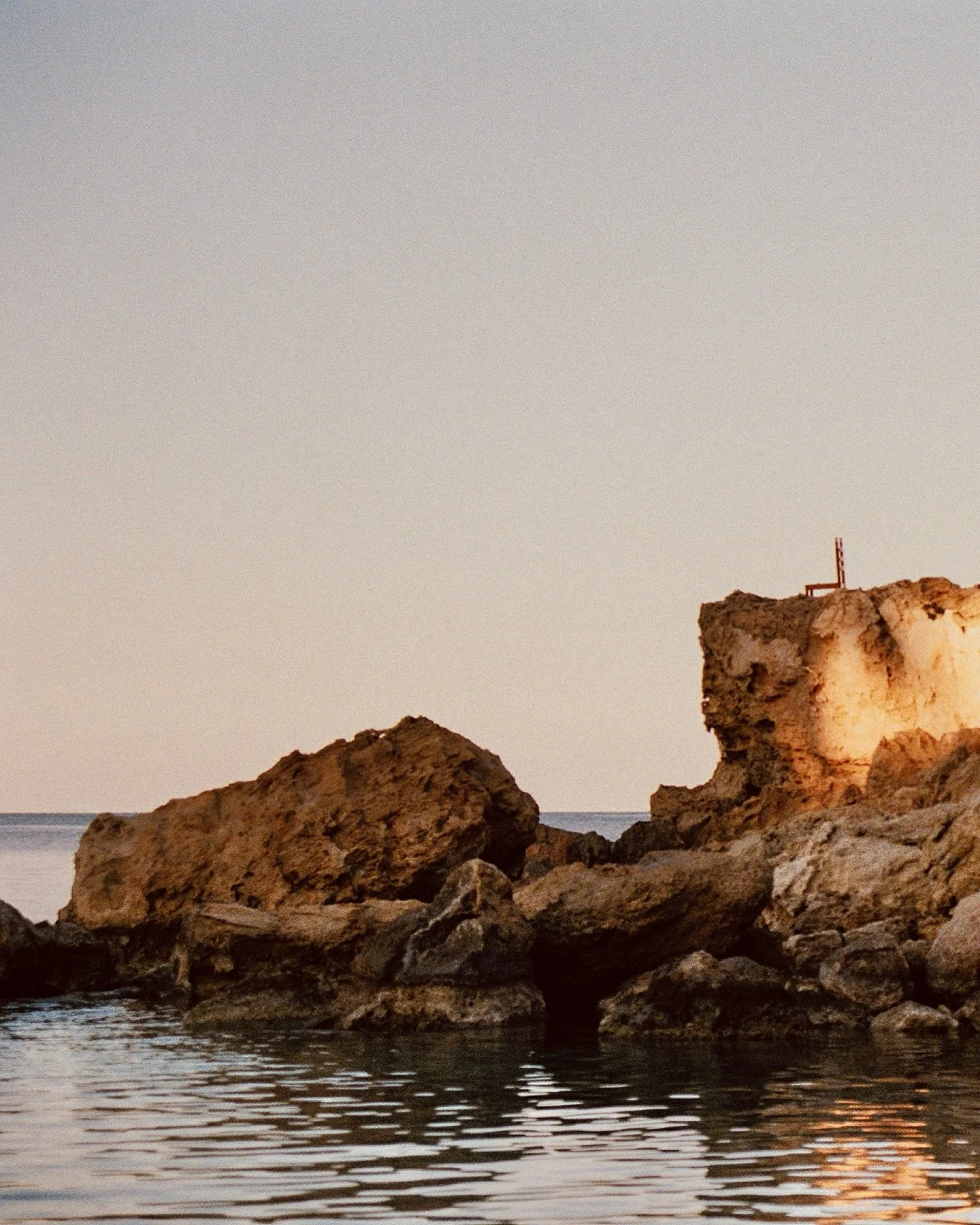 Spend your afternoon soaking up the Greek sun. Our retreat is on the beach, so there isn&rsquo;t far to walk&hellip; 

&bull; 

#retreat #beach #summer #greece