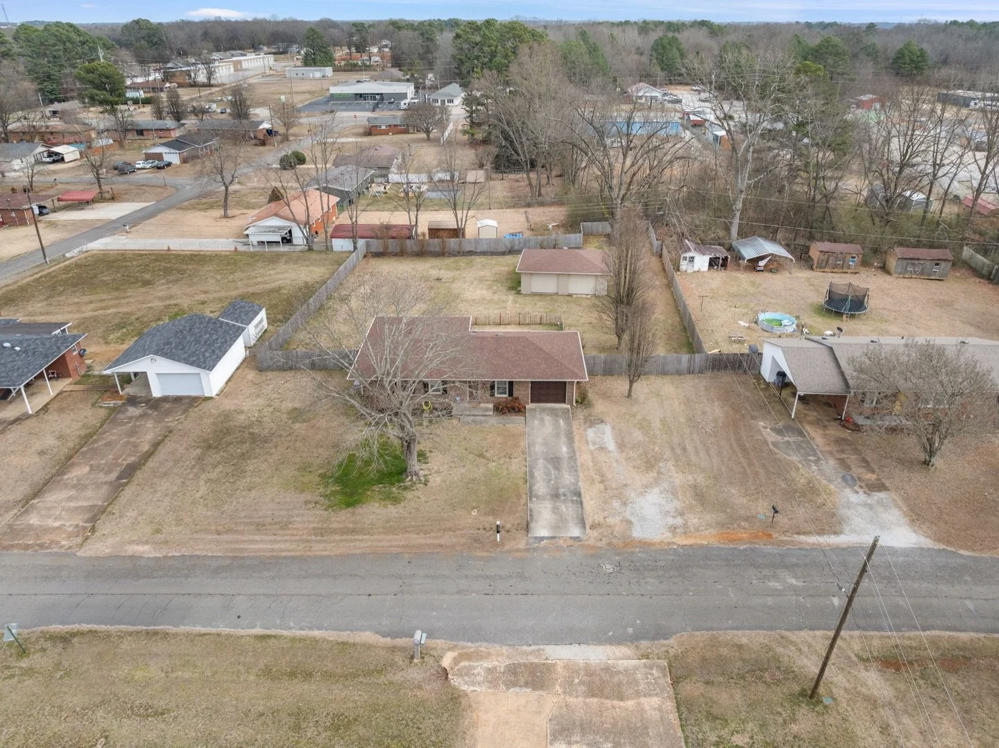 Just off Cloverdale Road in one of North Florence&rsquo;s most desirable communities, this 3-bedroom, 2-bath home is move in ready and waiting for a new owner! 

4008 Hayes st. has all the amenities that you have been looking for: &bull; Wood floorin