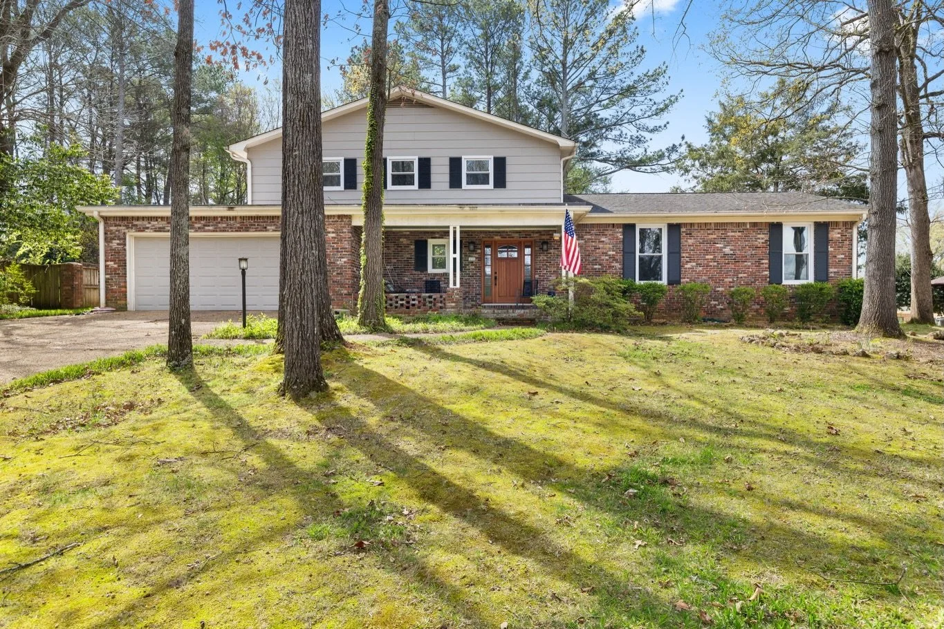 Welcome to Kingswood Drive&mdash;where space, character, and location come together in one of Florence&rsquo;s established neighborhoods.

This home offers room to grow, entertain, and make your own, with multiple living areas, fireplaces, and a func
