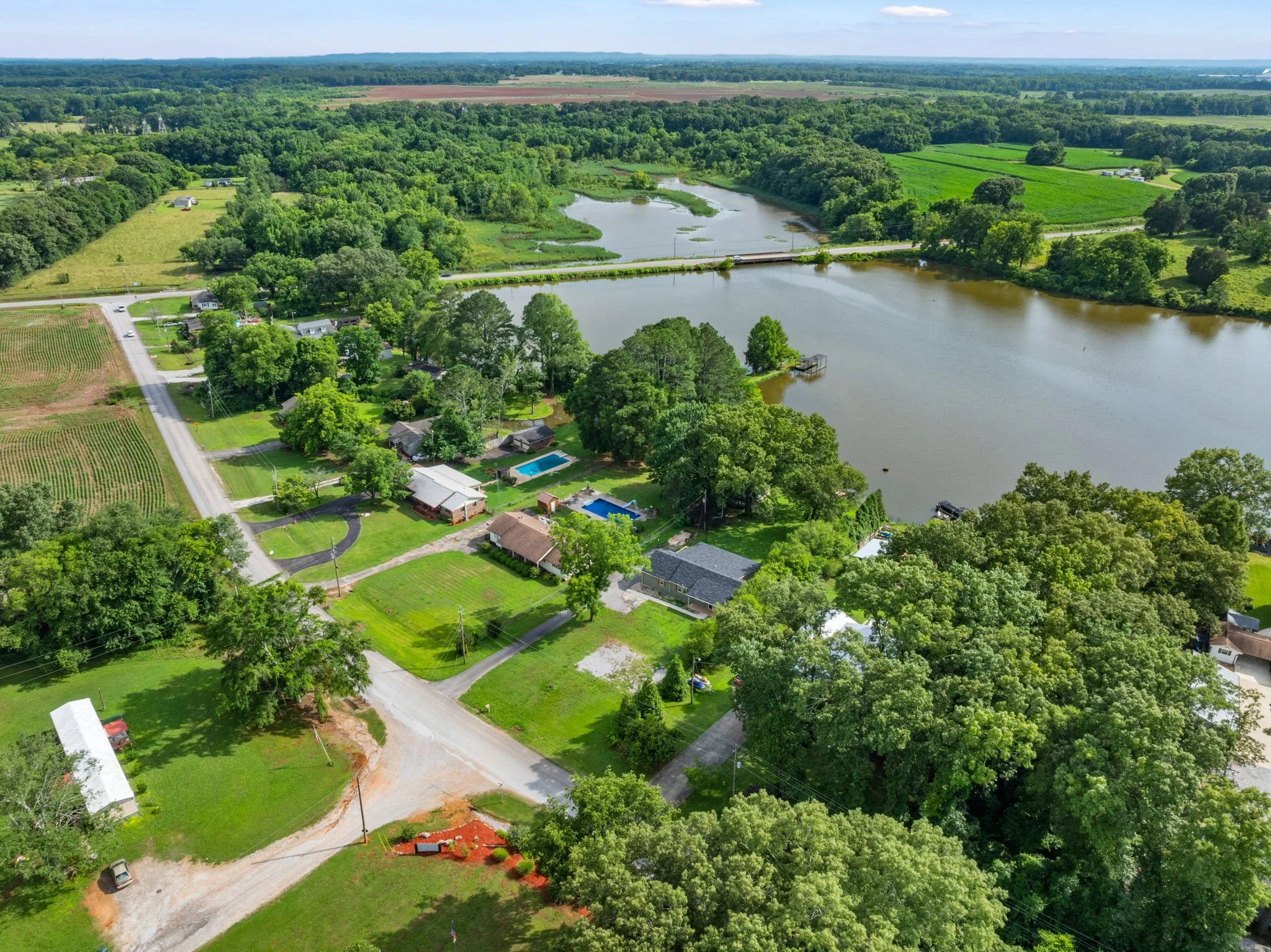 Florence vs. Muscle Shoals: Which Community Is Right for You?