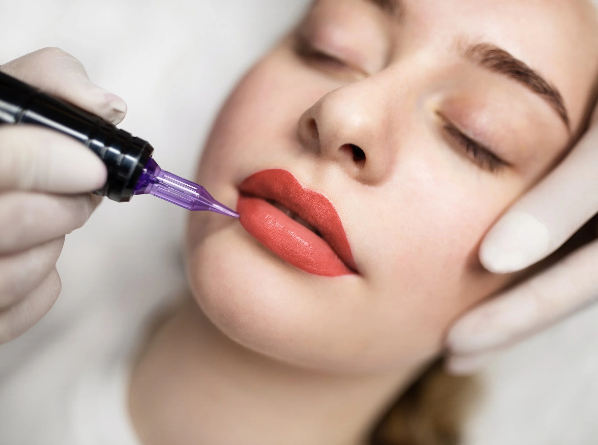 lip-blushing-cosmetologist-applying-permanent-mak-2025-03-18-17-08-02-utc.jpg