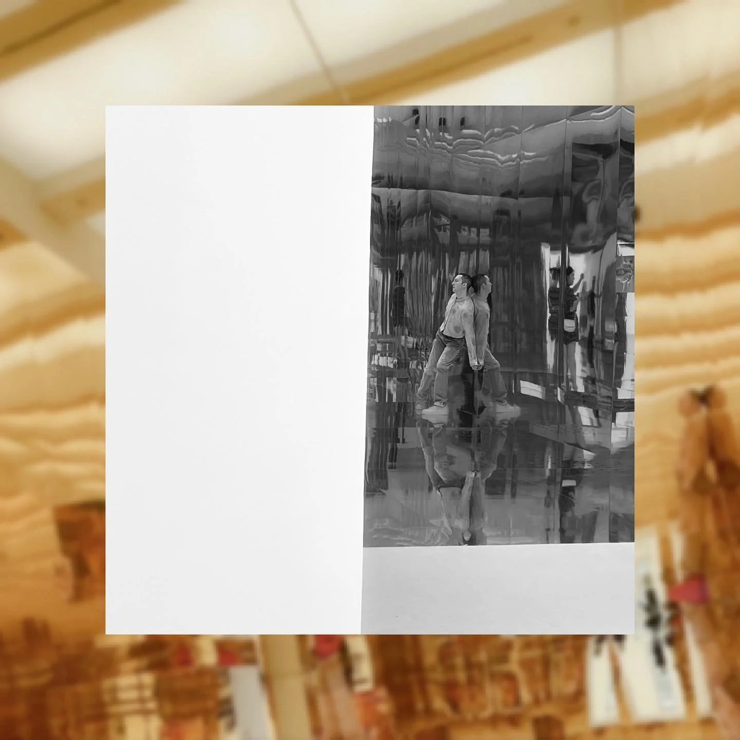 🎛️
@mariahassabi #illbeyourmirror 
「 意 識 」「 形 態 」
我的一分鐘與你的六十秒，

一樣嗎？

#iPhone