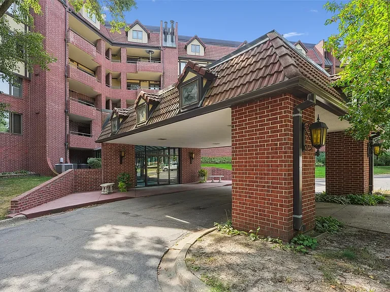 Des Moines Historic Neighborhood Condo For Sale | 2BR/2BA with Pool &amp; EV Charging | Grand Avenue