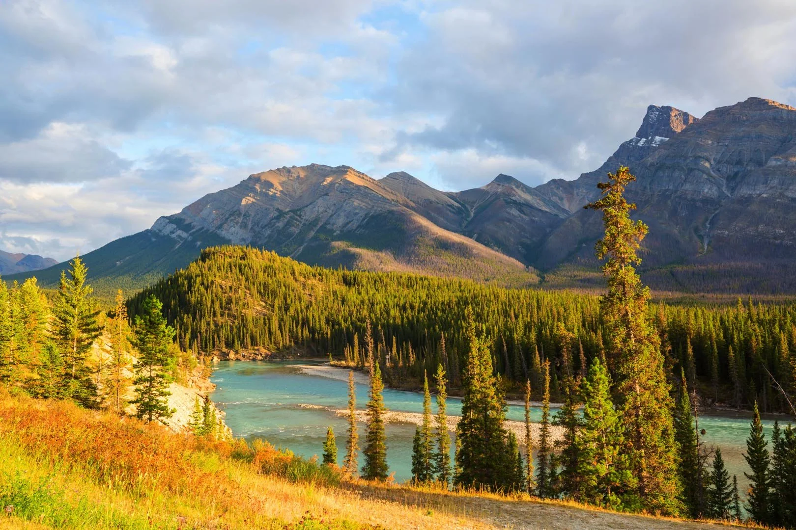 mountains-in-canada-2025-01-09-07-39-18-utc.jpg