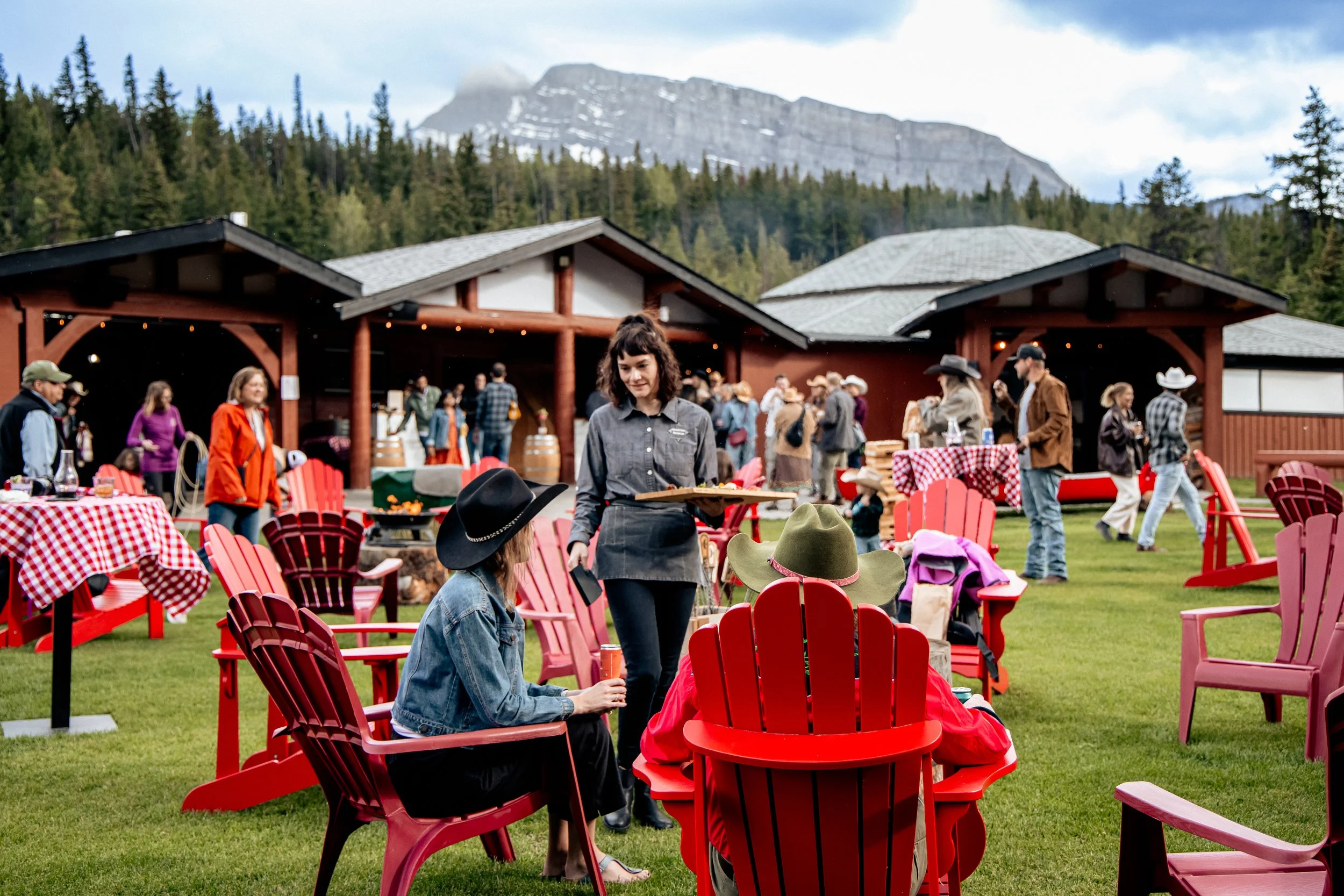 BANFF-PARK-RANCH-LIFESTYLE-JULY-2025-WESTERN-BBQ-MEADOW-04.jpg