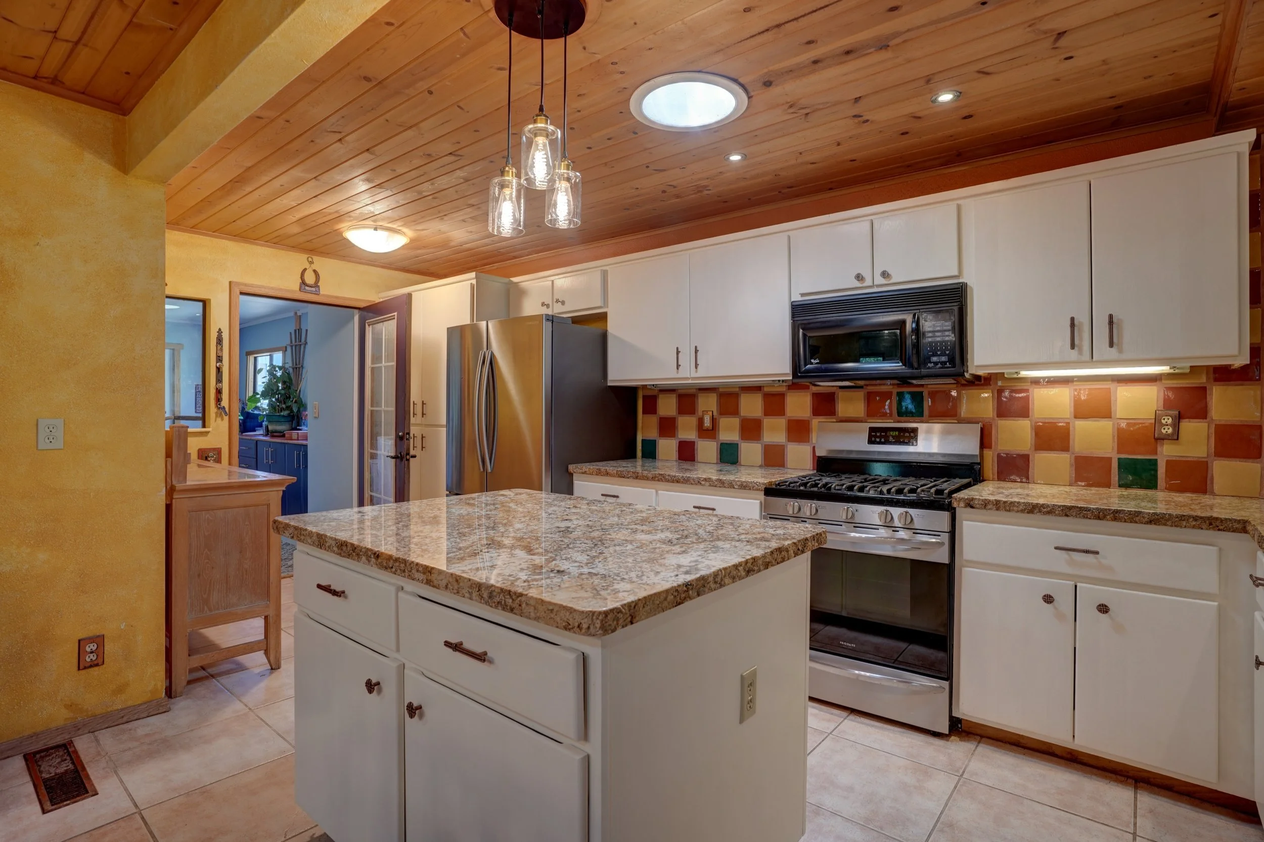 Kitchen 1.jpg