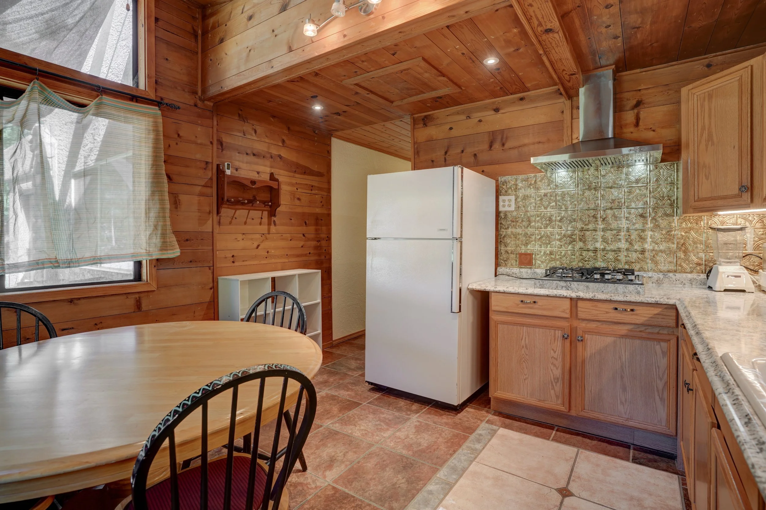 Kitchen Area 3.jpg