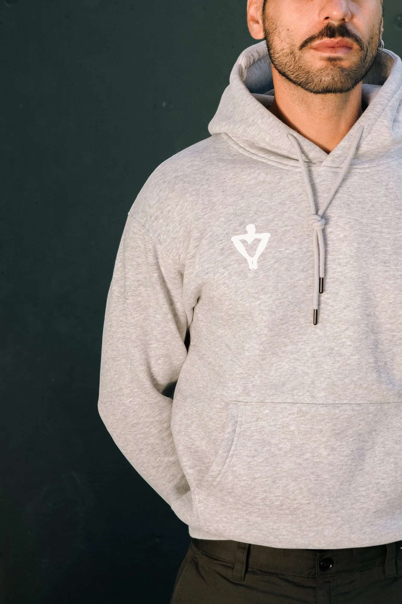 Heart-hoodie-grey-details2.jpg