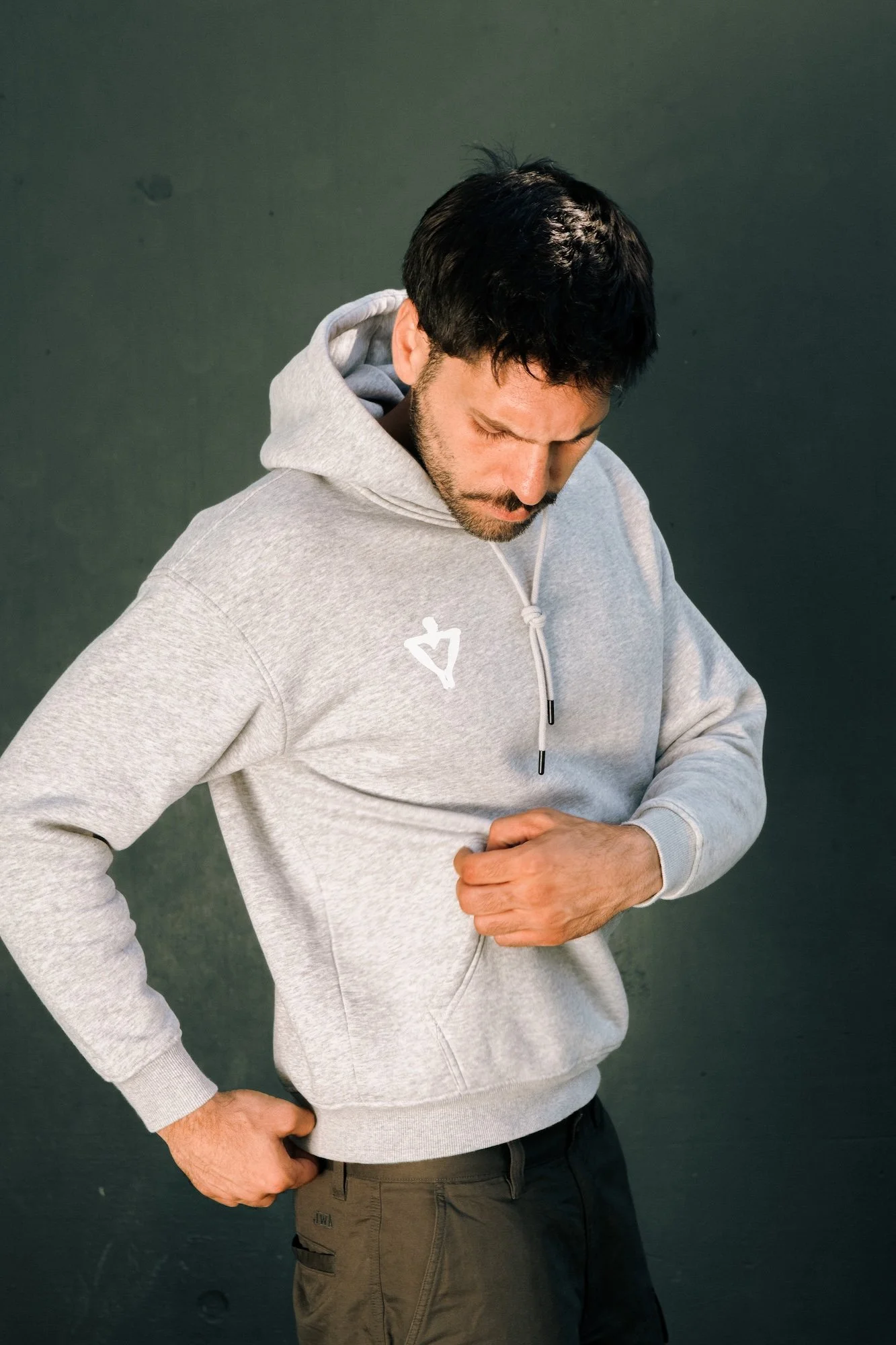 Heart-hoodie-grey-details3.jpg