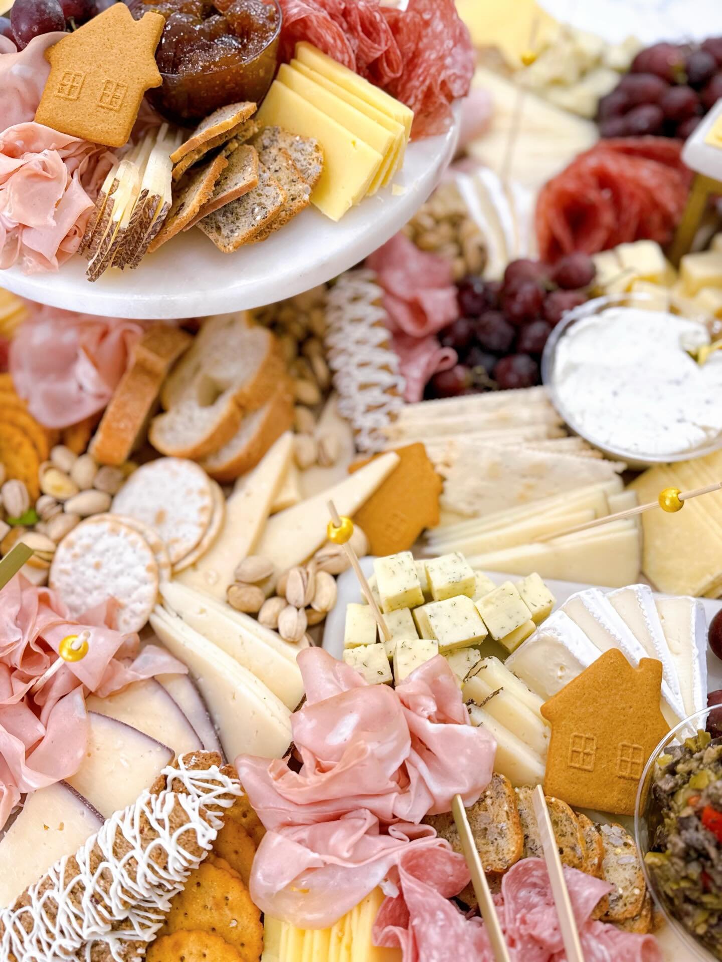 A housewarming party necessity 🏡🔑🧀