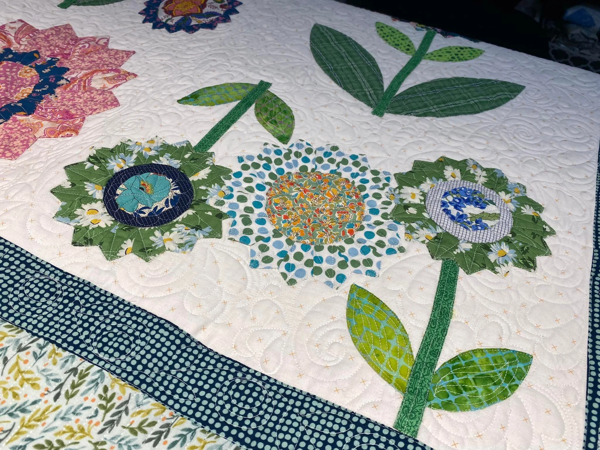 quilt-retro-flowers-close (1).jpg