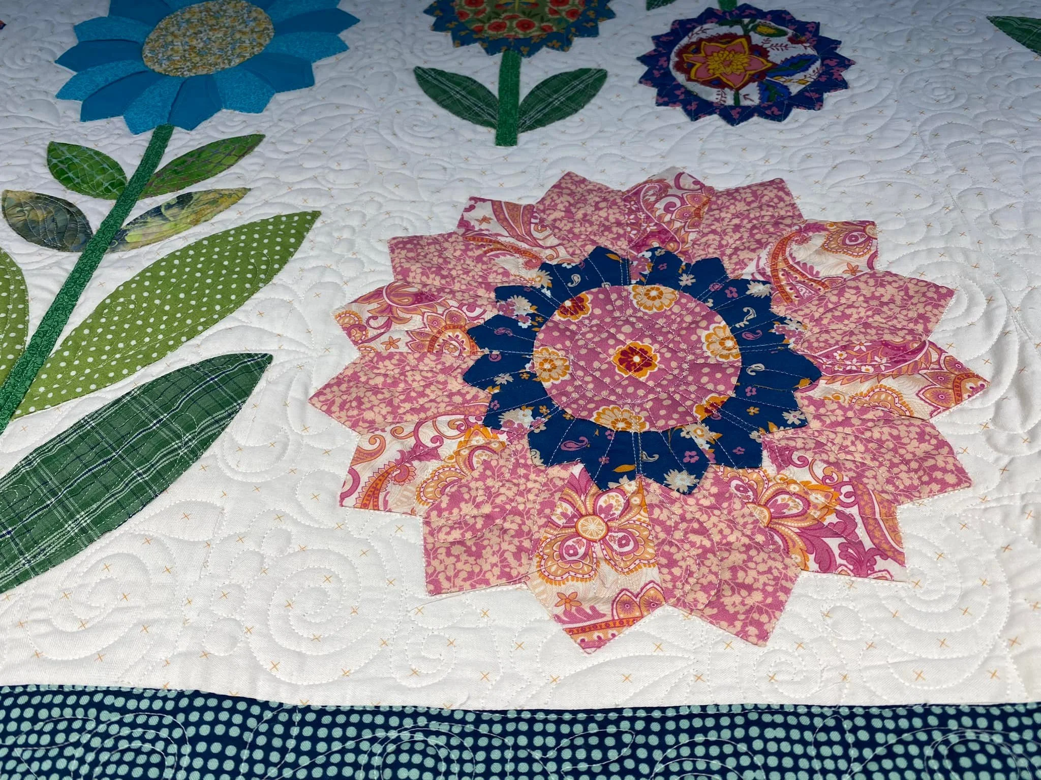quilt-retro-flowers-close (2).jpg