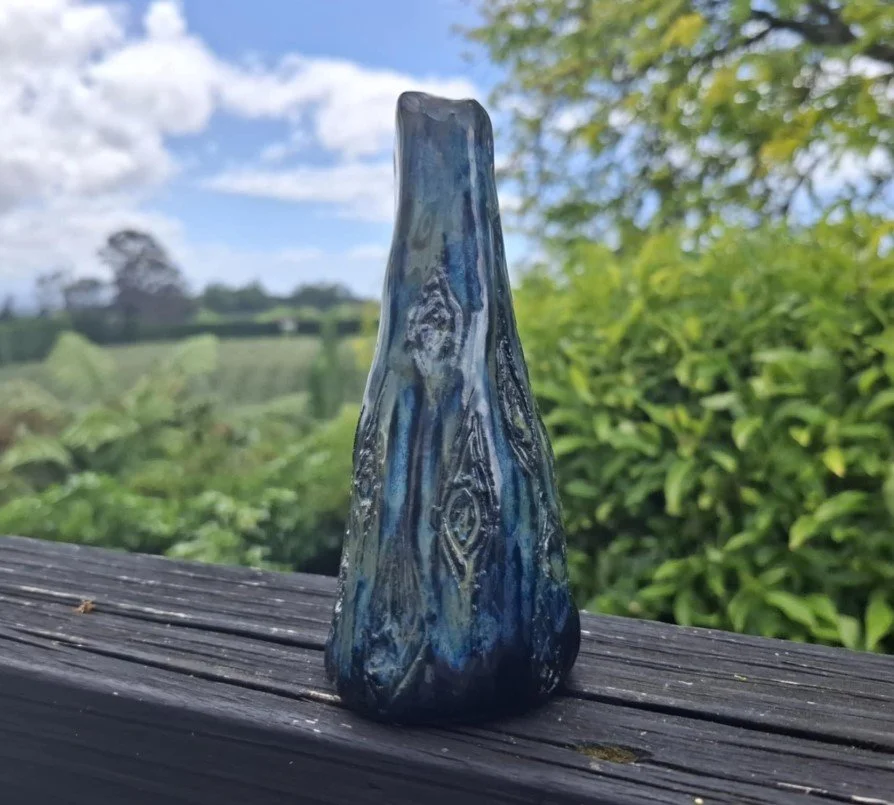 Single Bud Vase blk clay punga2.jpg