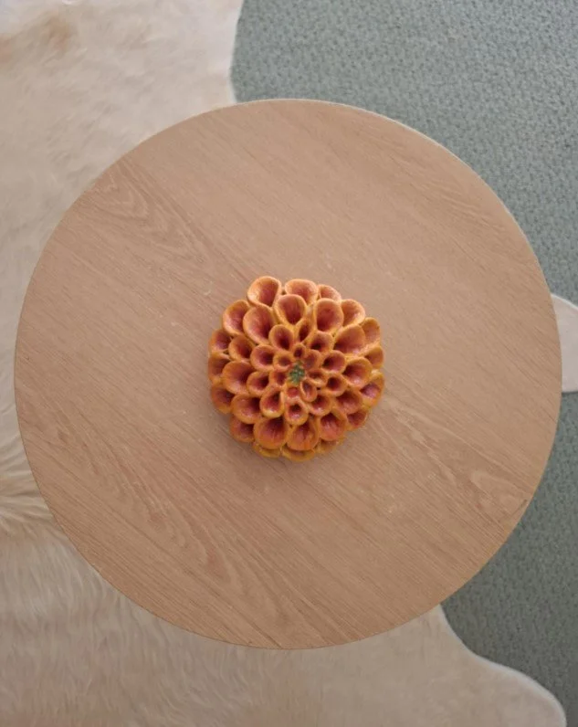 Orange Dahlia table.jpg