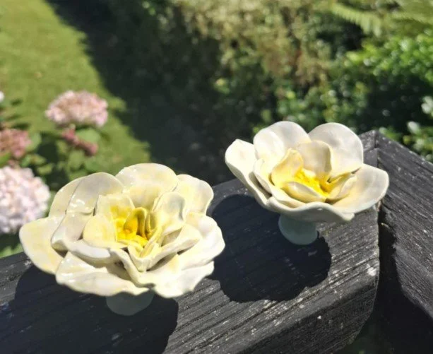 White & yellow flowers for stakes.jpg