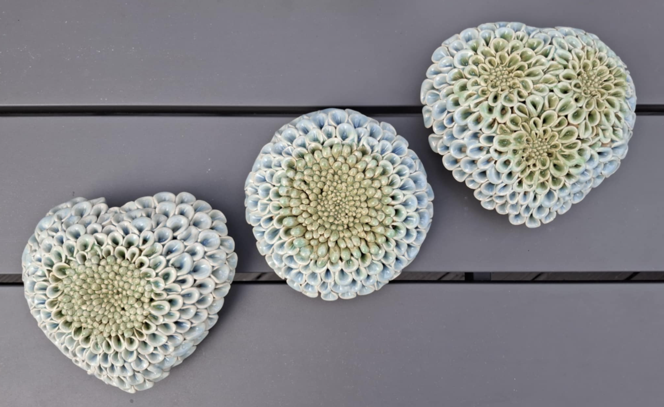 blue and set set of 3 dahlias on seat.png