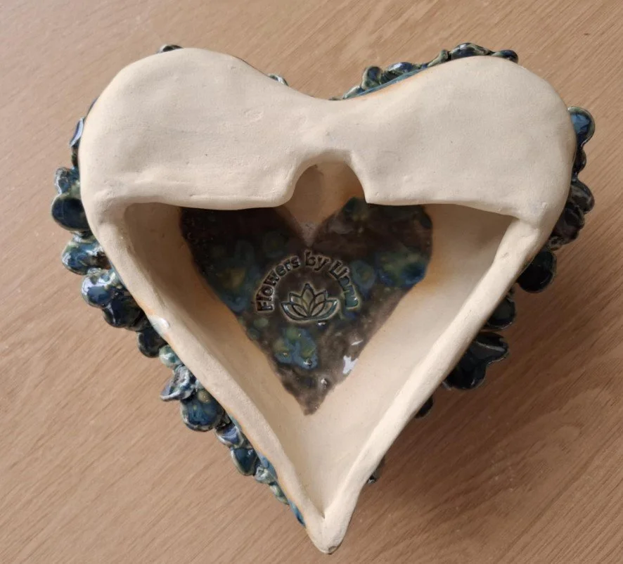 Heart shaped hydgrangea fantasy glaze back.jpg