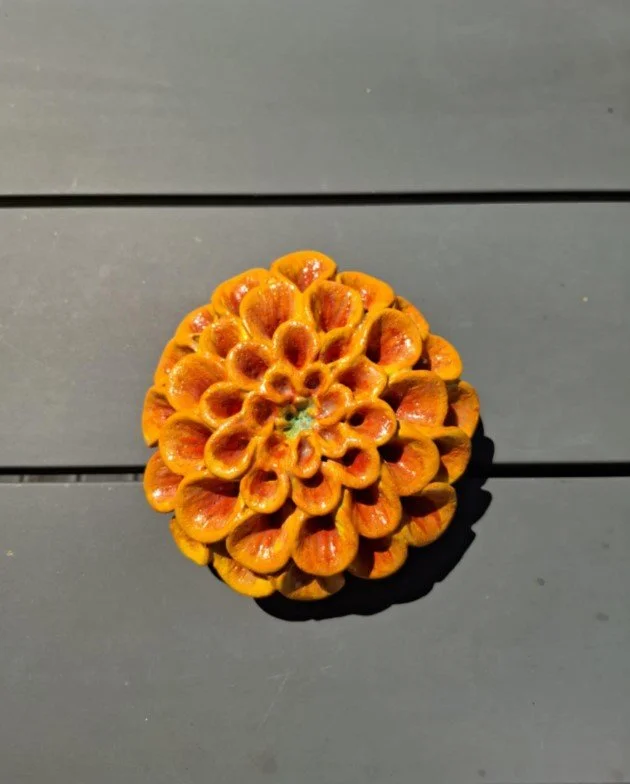 Orange Dahlia table out.jpg