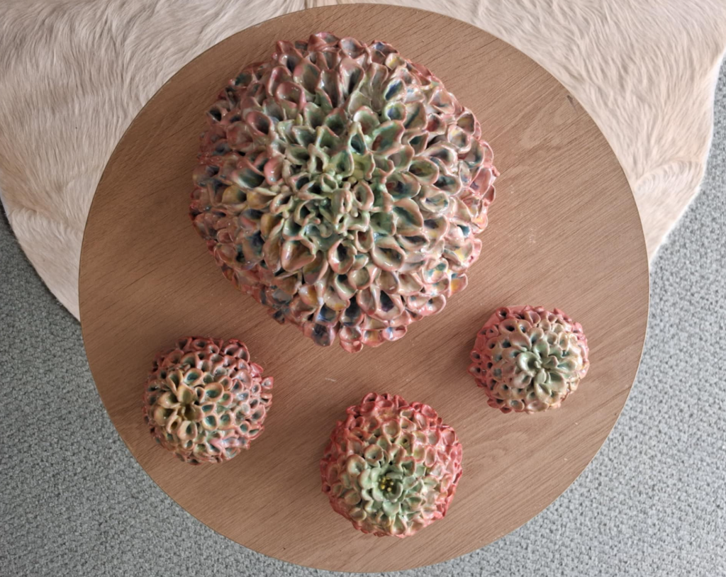 Set of 4 colourful dahlias table cow.png