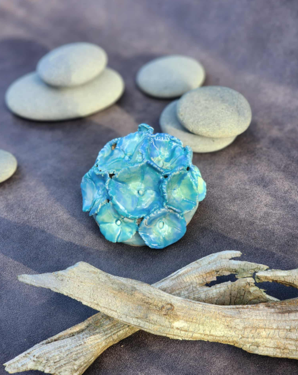 Small blue and green frilley hydrangea side.png