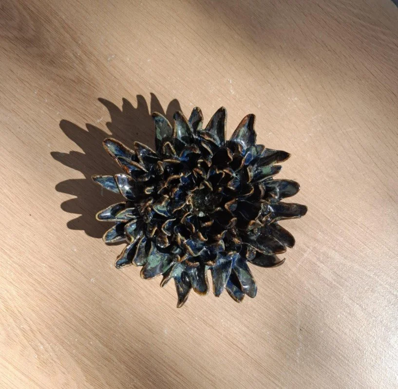 Blue & green spikey dahlia close.jpg