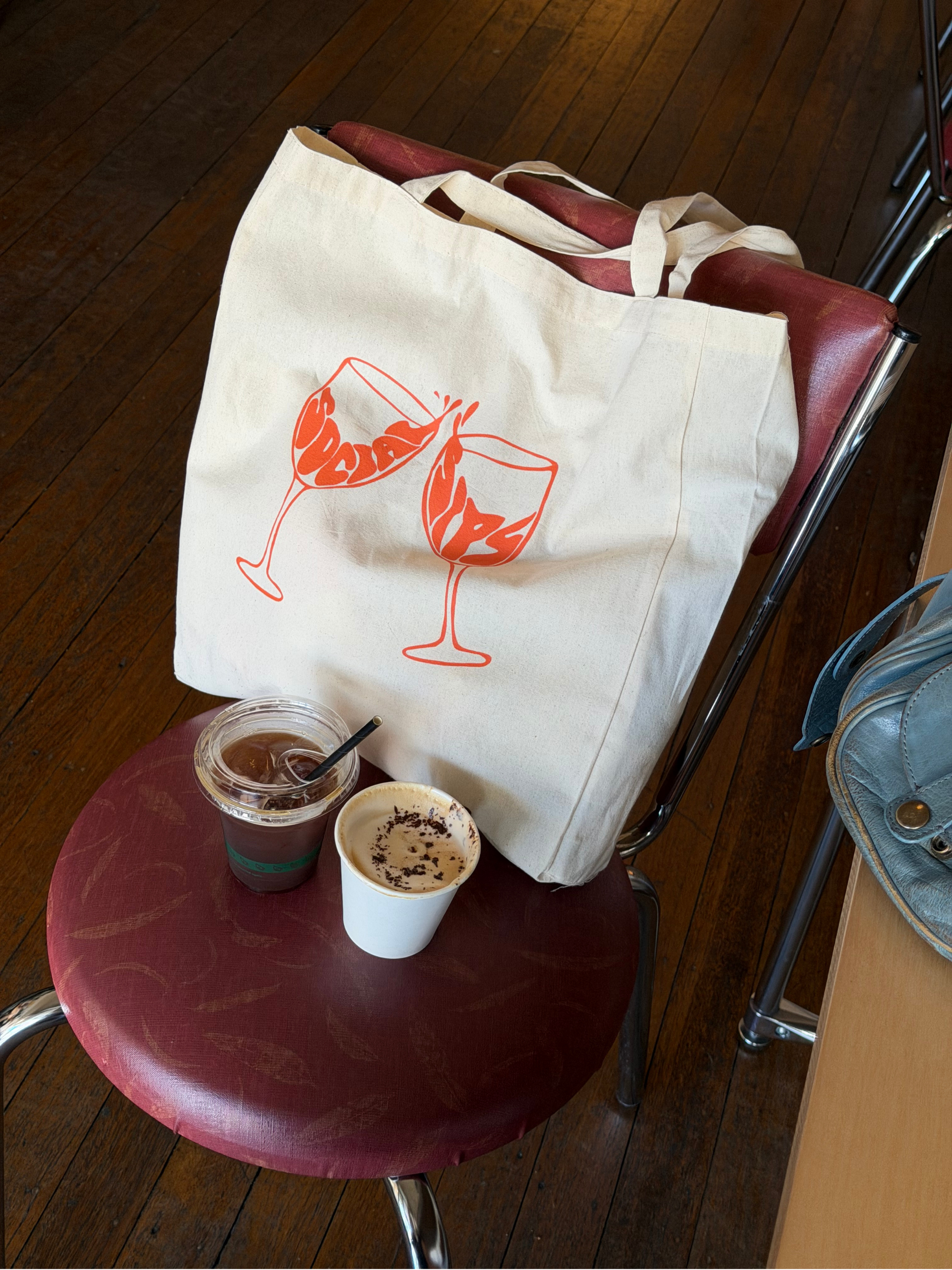 Tote in Cafe.png