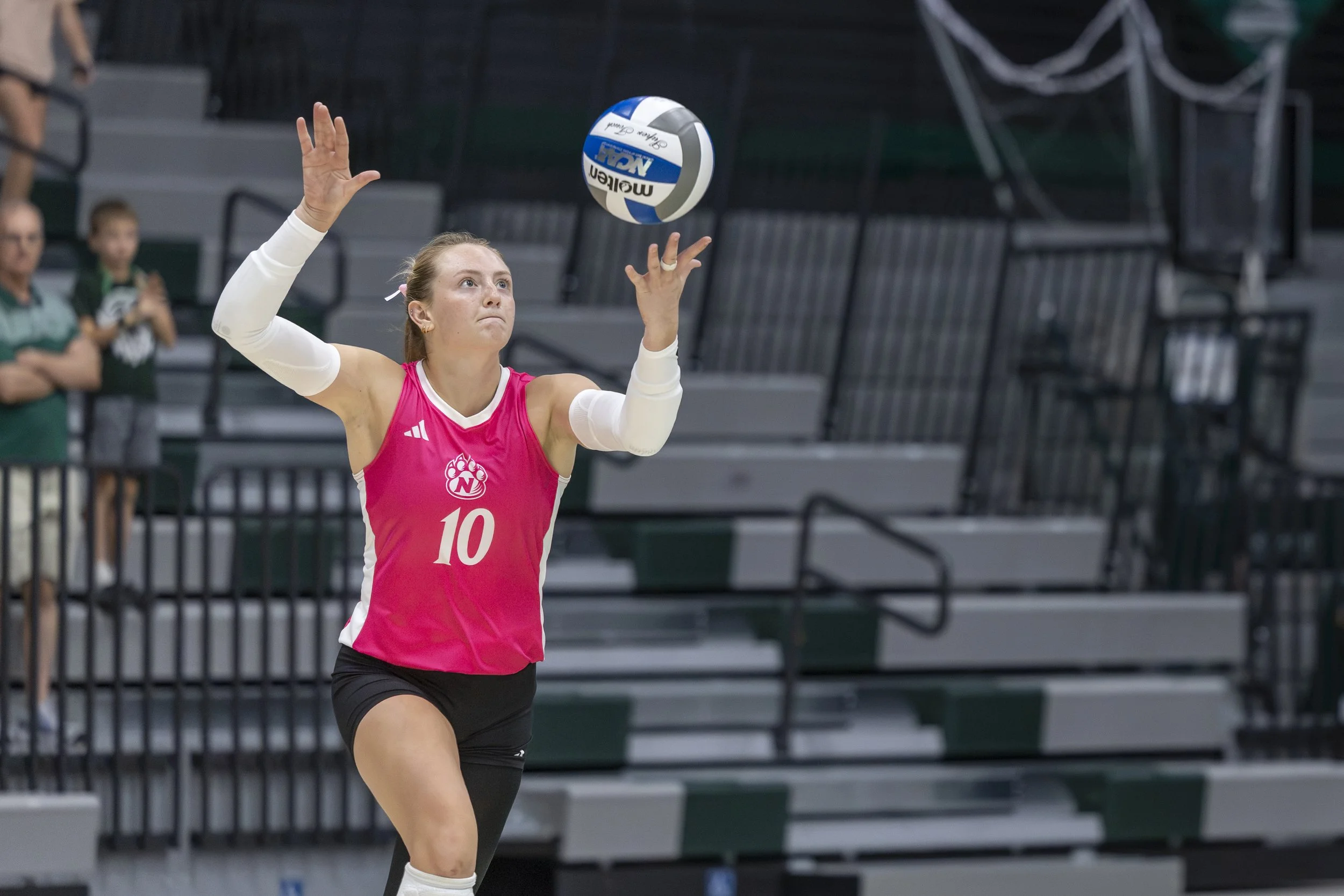 VB 26 10 10 NW v FHSU_MH-01.jpg