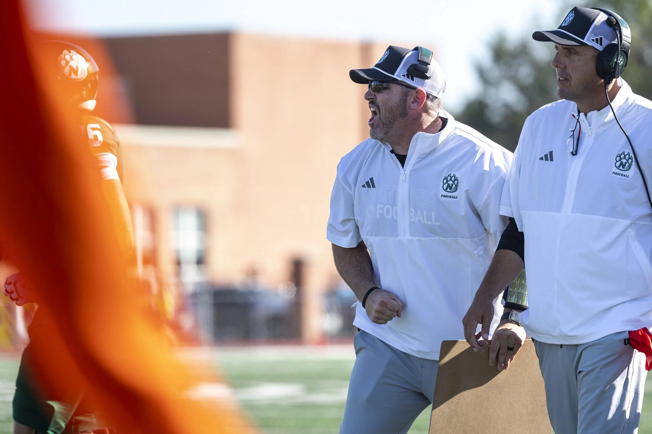 FB 26 10 10 NW v UCM_MH-04.jpg