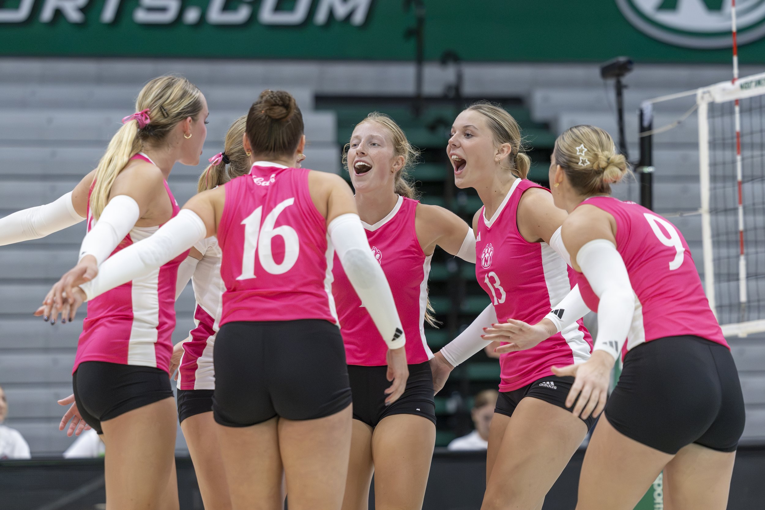 VB 26 10 10 NW v FHSU_MH-05.jpg