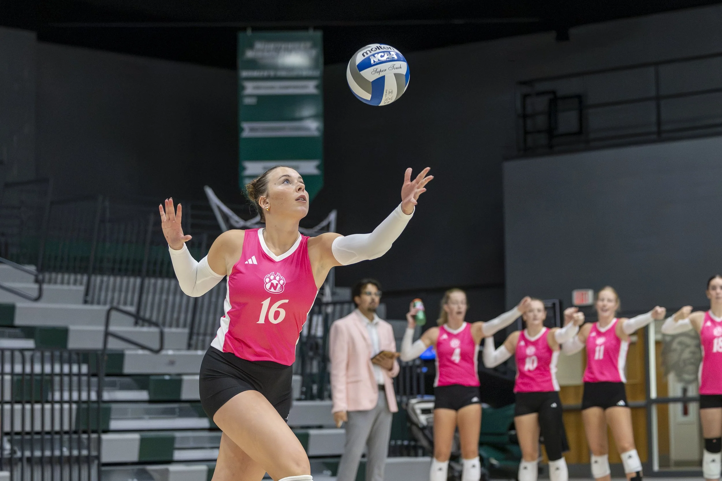 VB 26 10 10 NW v FHSU_MH-02.jpg