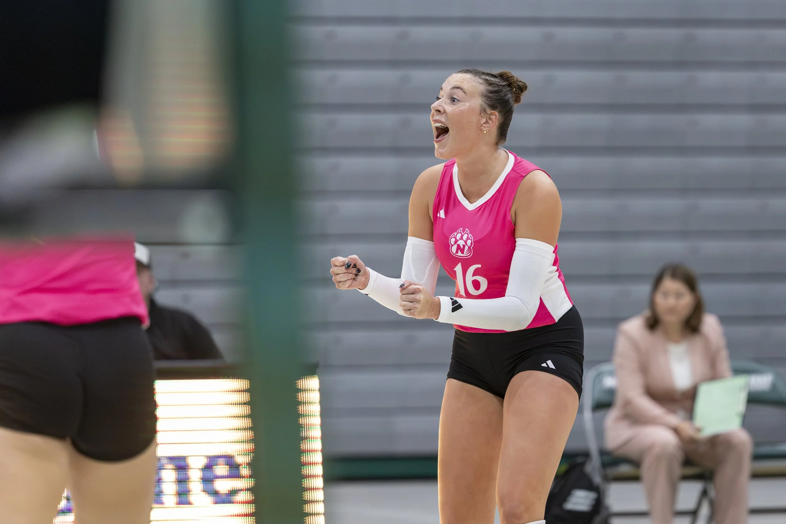 VB 26 10 10 NW v FHSU_MH-04.jpg