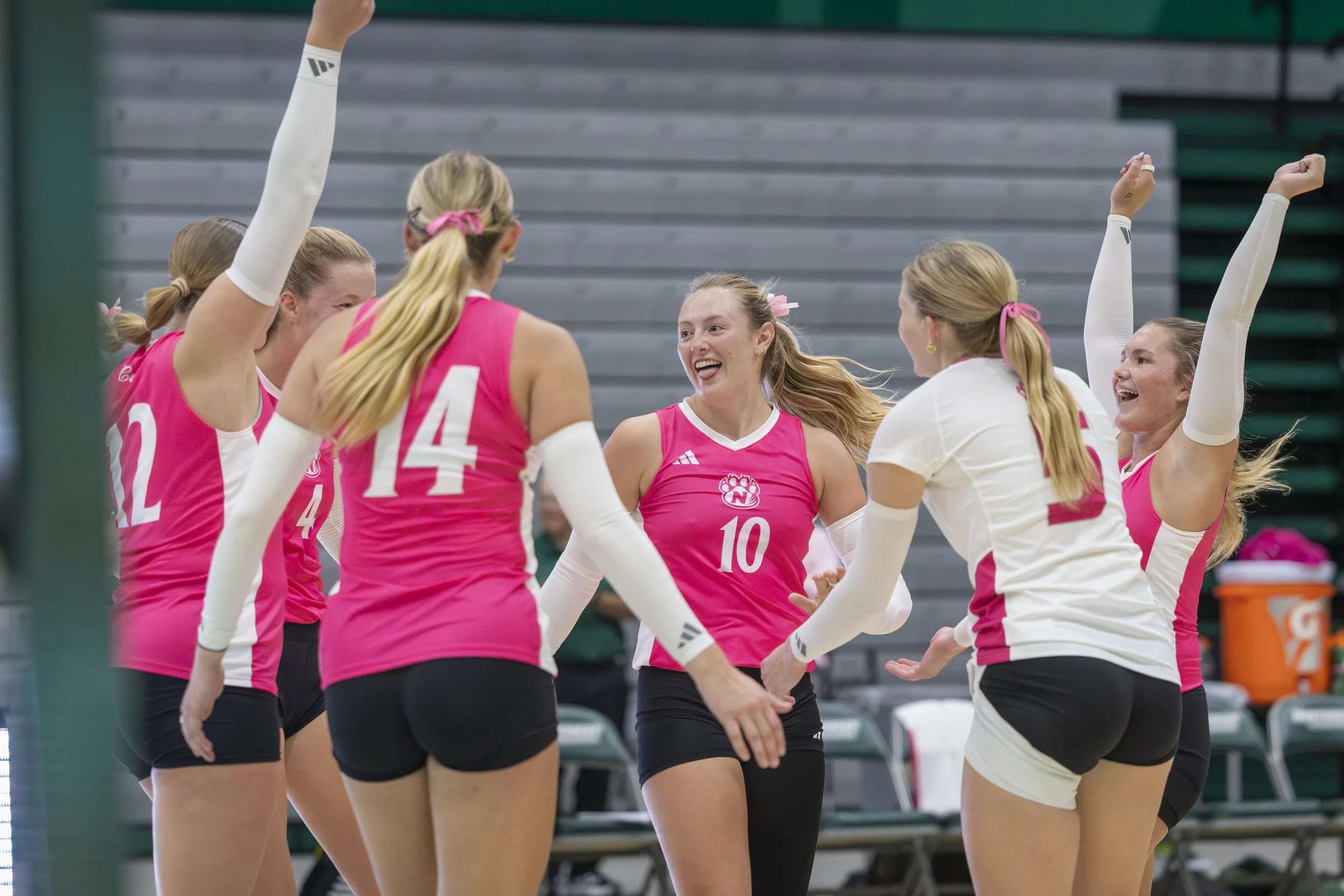 VB 26 10 10 NW v FHSU_MH-07.jpg