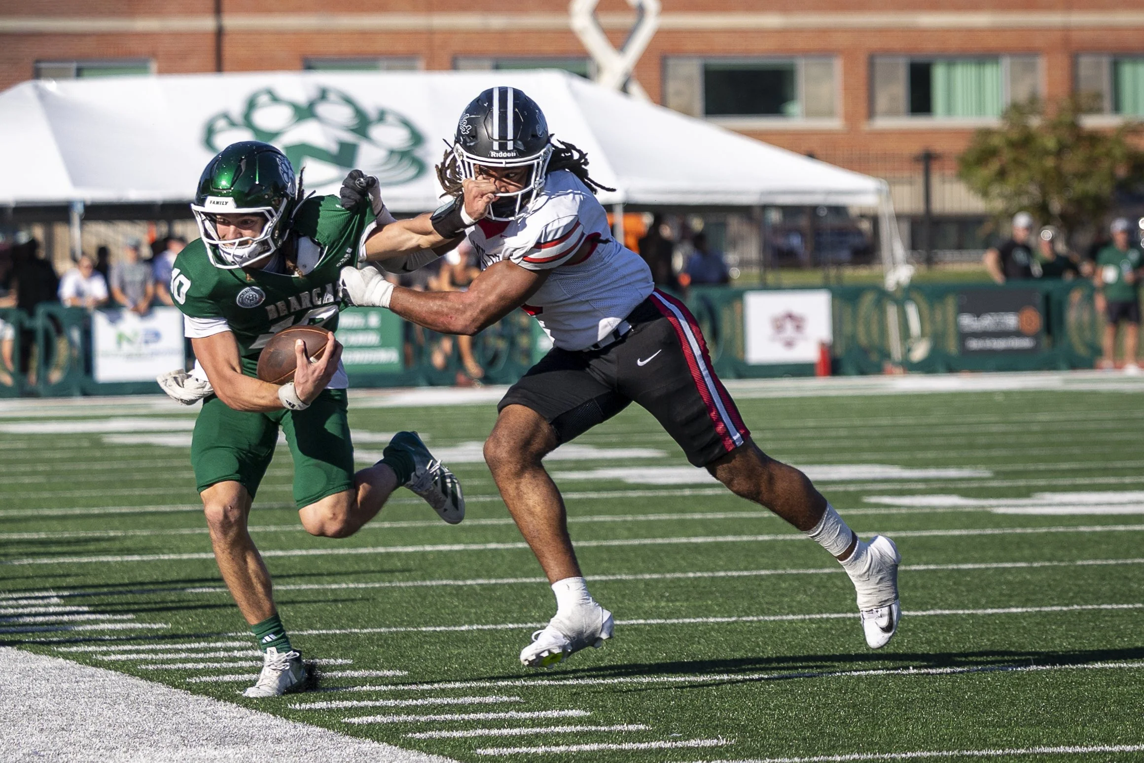 FB 26 10 10 NW v UCM_MH-09.jpg