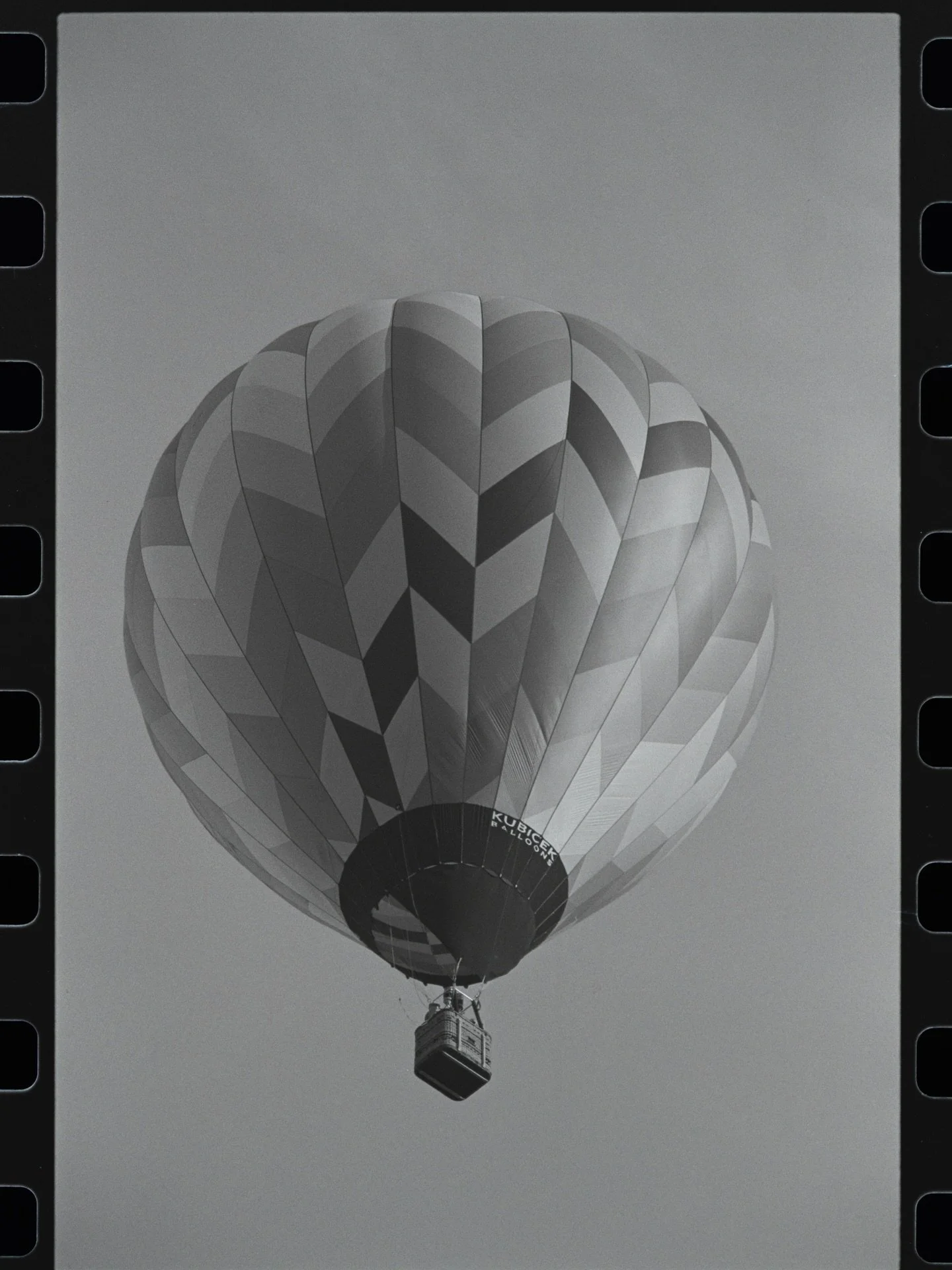 ー12/08: 2025 Great Reno Balloon Race - Digitized B&amp;W 35mm Film Scan

📸 @mrgnsphotos 
Canon Rebel G @canonusa
Edited in @lightroom
@renoballoon 

#photography #hotairballoon #bwphoto #filmphotography