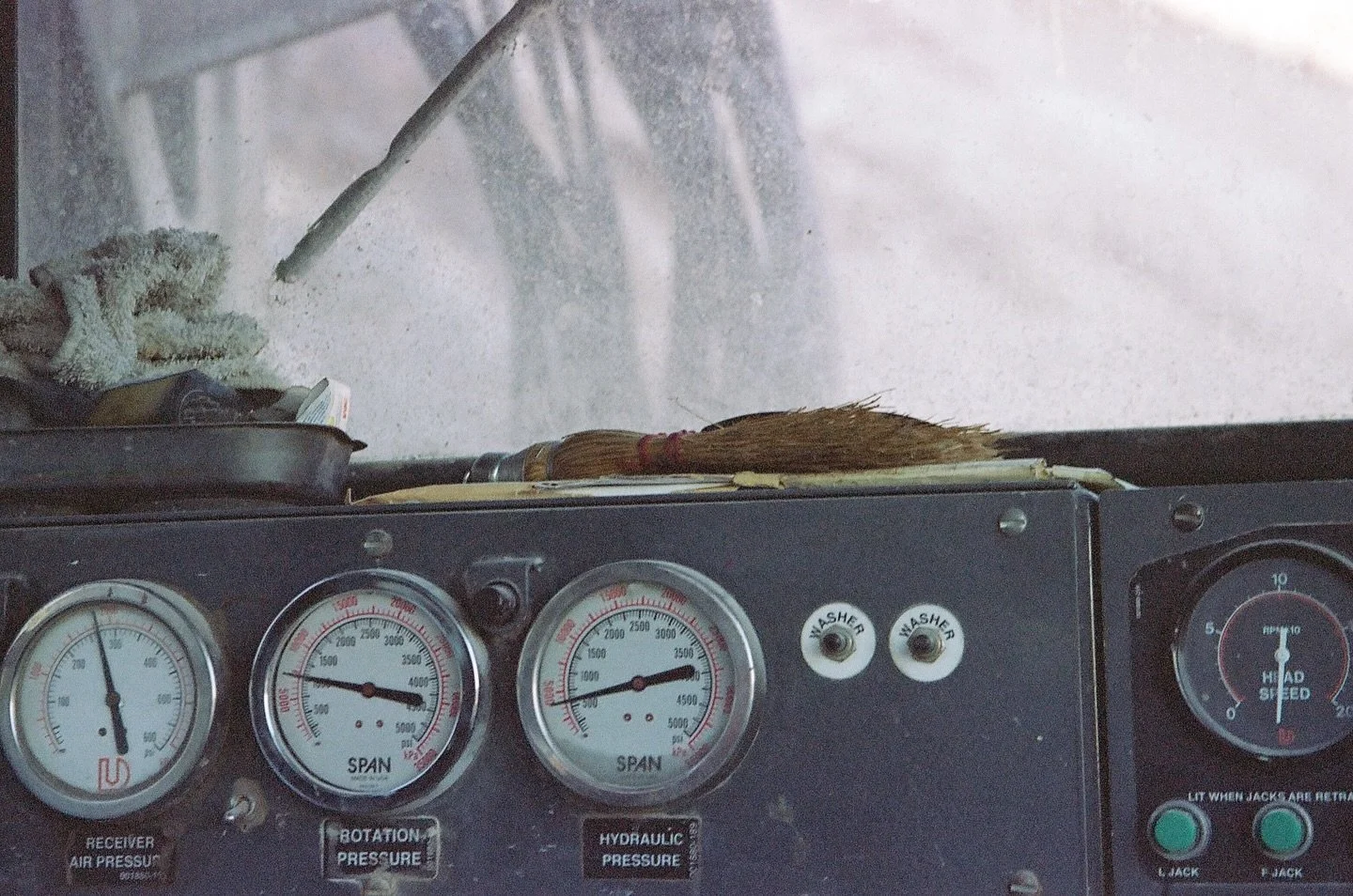 ー06/12: Drilling study [Digitized 35mm Film]

📸 @mrgnsphotos 
Canon A2E 35mm @canonusa
Developed/scanned @actioncamera @actioncamerareno 
 

#photography #filmphotography