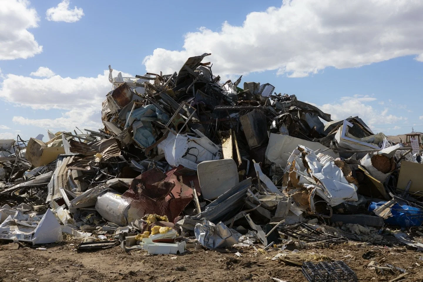 ー01/28: junk pile

📸 @mrgnsphotos 
Canon R6 Mark II @canonusa
Edited in @lightroom

 #junkyard #renonv #nevadaphotographer #nvphotographer #documentaryphotography