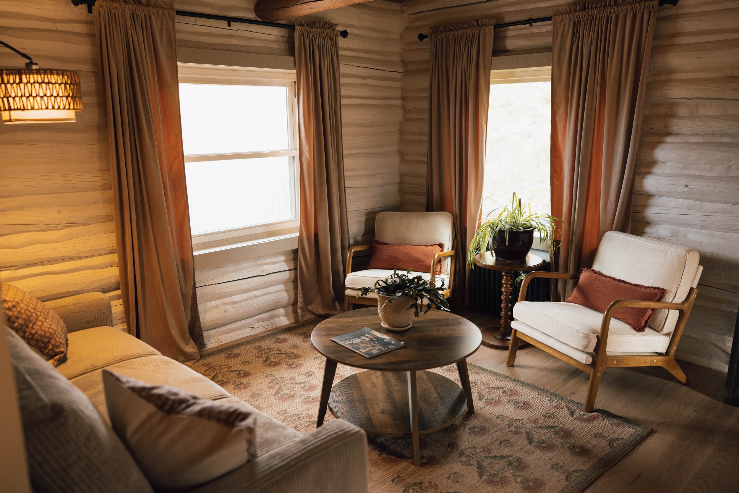 Main suite - lounge area