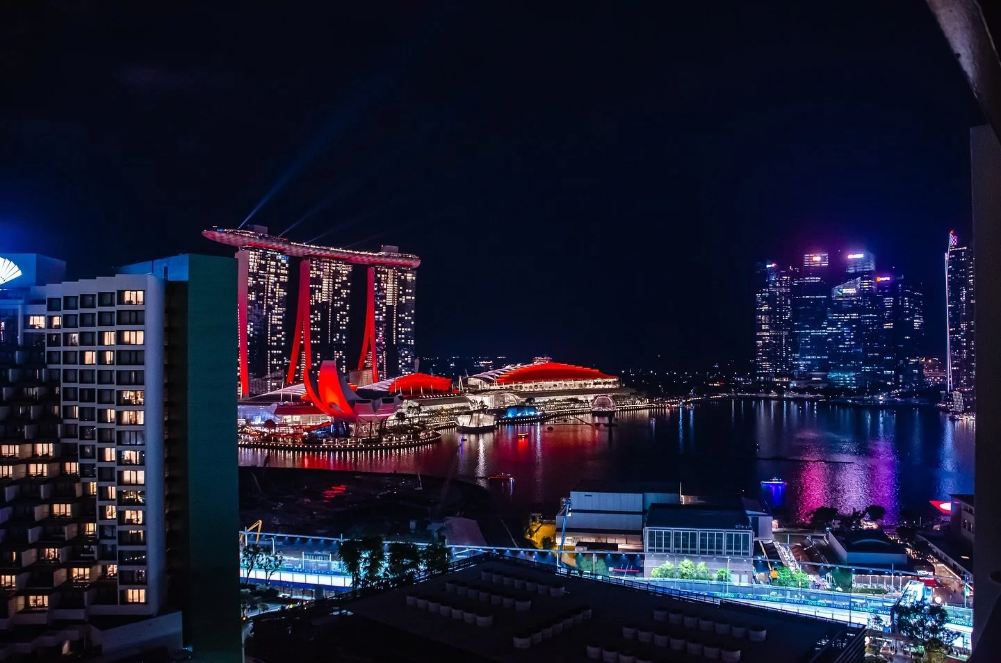 Signing off from the Singapore Grand Prix weekend, my second time since 2022.

Even when the racing doesn&rsquo;t deliver&hellip; the original Formula 1 night race is still a good occasion to get together with friends, and watch these machines and dr