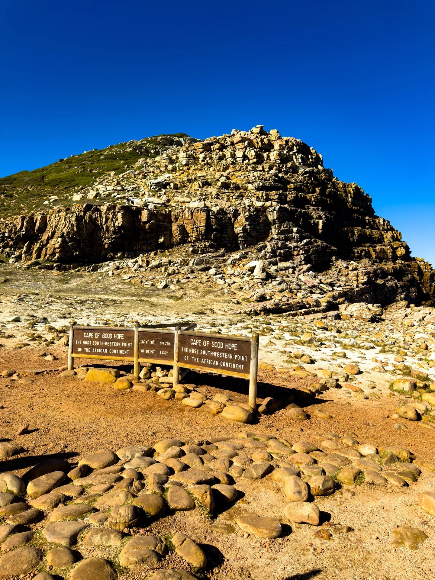 Just a few days ago, I was in Buenos Aires &mdash; and now, standing at the Cape of Good Hope in South Africa.

Both Cape Town and this spot have long been on my bucket list, and it still feels surreal to finally be here, all the way from Japan.

The