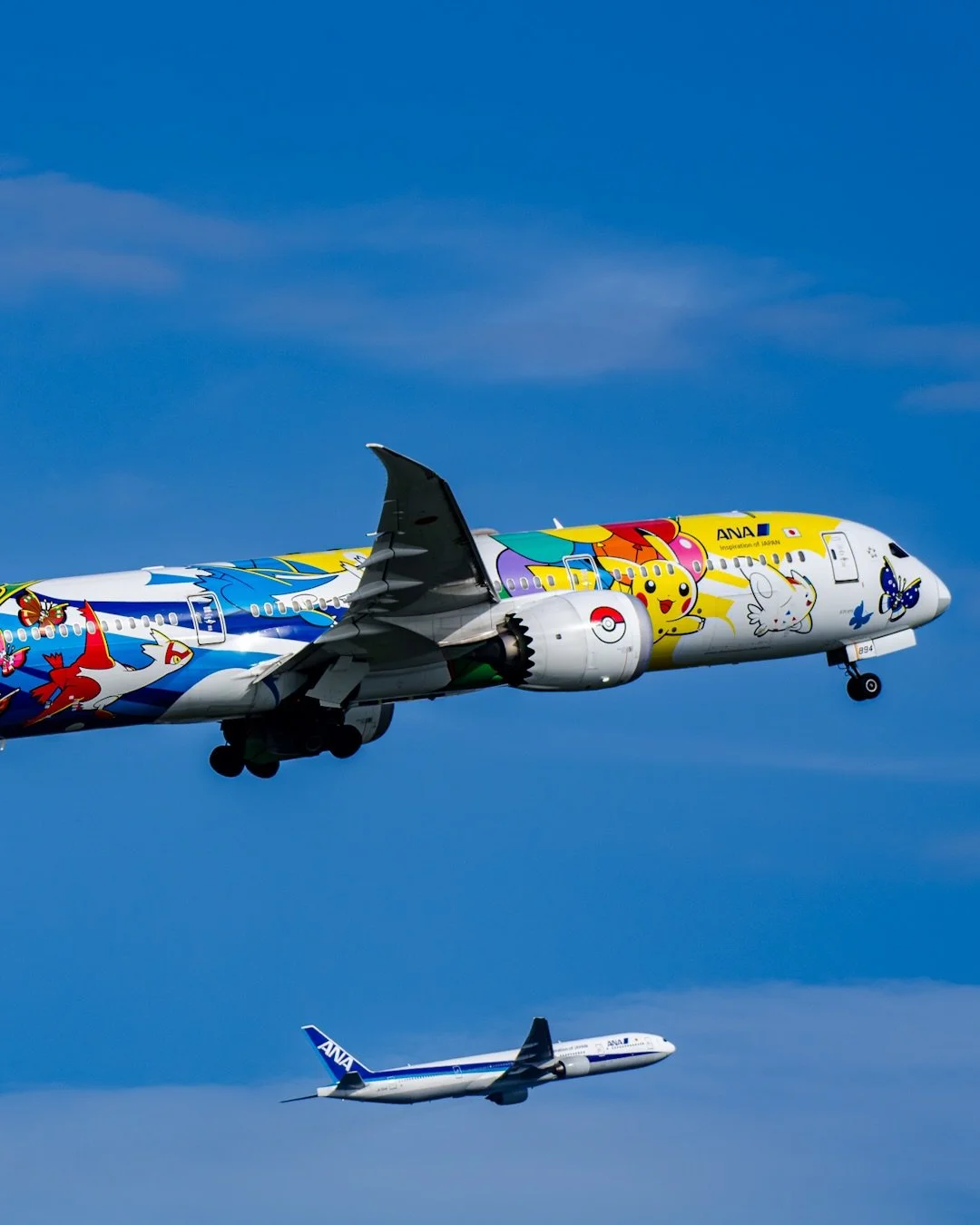 Tokyo, two runways, one airline.
Pikachu Jet NH (787-9) from 16R.
JA755A (777-300) from 16L.
Standard livery vs special livery.
Which one are you taking?

#ANA
#PikachuJetNH
#planespotting