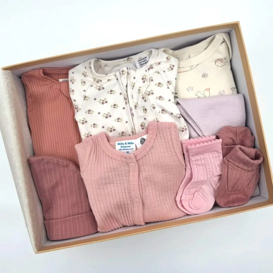 Classic+Girl+-+Onesie+%282%29%2C+Two+Piece%2C+Merino%2C+Hat+and+Socks+Boxed+Top+Layer.jpg
