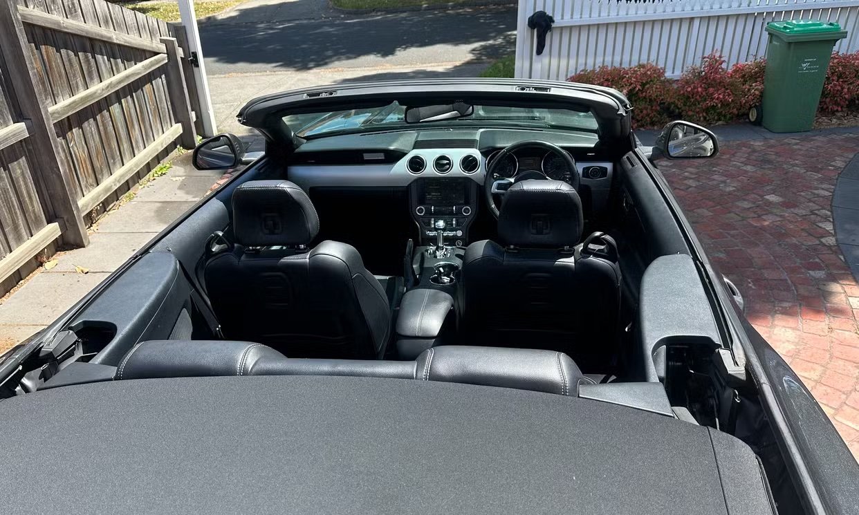 Ford MUSTANG 2016 6.jpeg