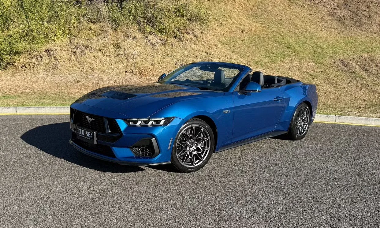 Ford MUSTANG 2024 10 copy.jpg