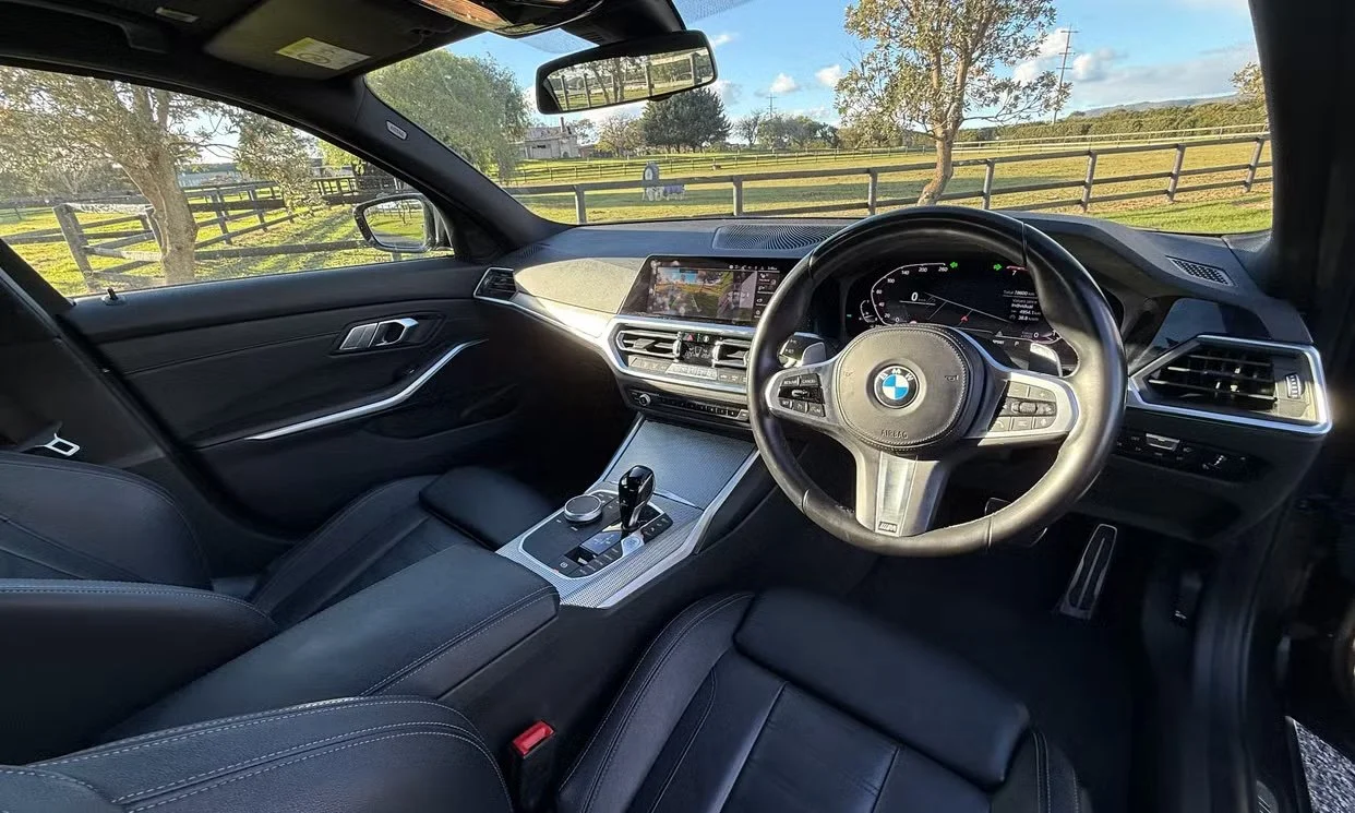 BMW 3 SERIES 330i 2022 2.jpeg