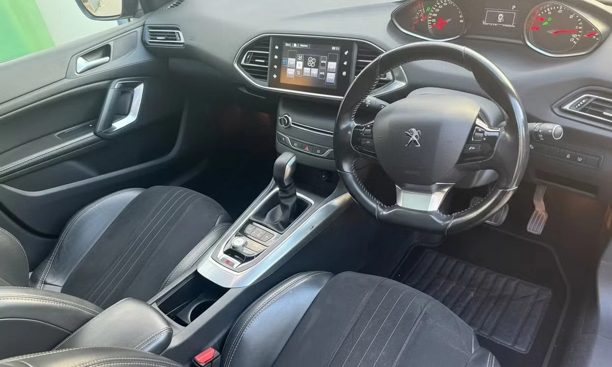 Peugeot 308 2015 3.jpeg