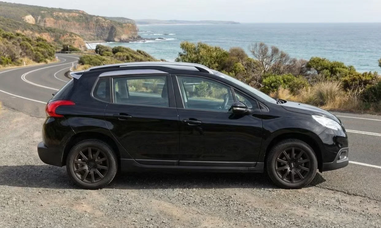 Peugeot 2008 2015 4.jpg